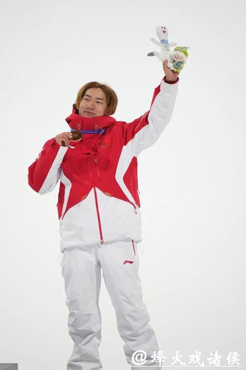 中国首牌！苏翊鸣泪拥父母，一句“对得起自己”让人破防