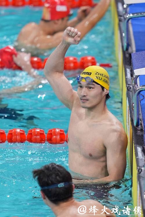 全运会游泳男子50米仰泳半决赛 徐嘉余打破全国纪录 全运会游泳男子50米仰泳半决赛 徐嘉余打破全国纪录