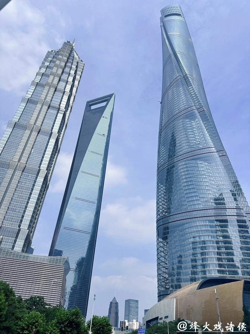 视频｜官方下场！要不要来陆家嘴“三件套”免费出片？